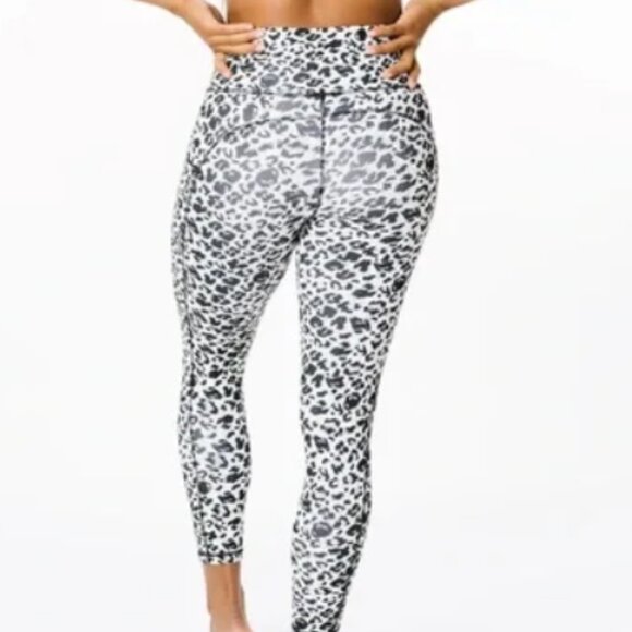 ZYIA Snow Leopard Pocket Brilliant Hi-Rise 7/8 24" Leggings Size: 12 NWOT - Picture 3 of 12